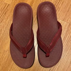 Vionic Size 9 Maroon Tide II Sandals NWOT